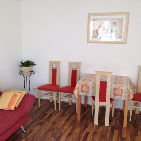 Apartment Nuernberg City-Center Room photo