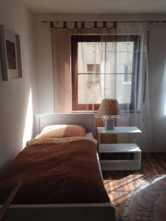 Apartment Nuernberg City-Center Room photo